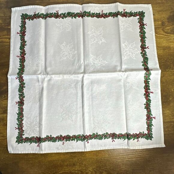 Christmas Linen Set 4 Placemats Holly Berry Print Table Linens 18” x 18” - Picture 6 of 7